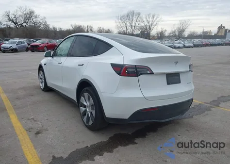 2023 Tesla Model Y Awd/Long Range Dual Motor All-Wheel Drive z USA, uszkodzony, nr VIN 7SAYGAEE2PF642162